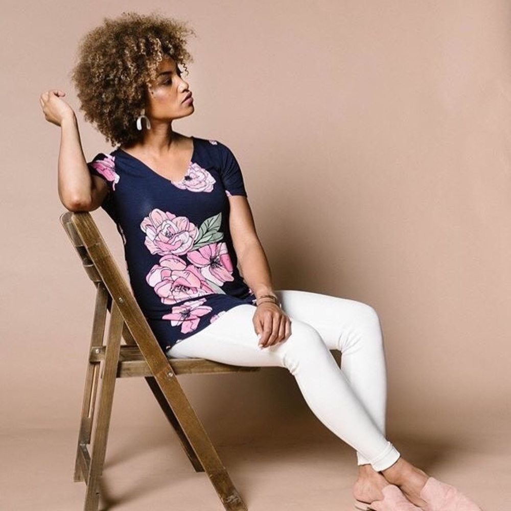 Agnes & Dora V-Neck Everyday Tee